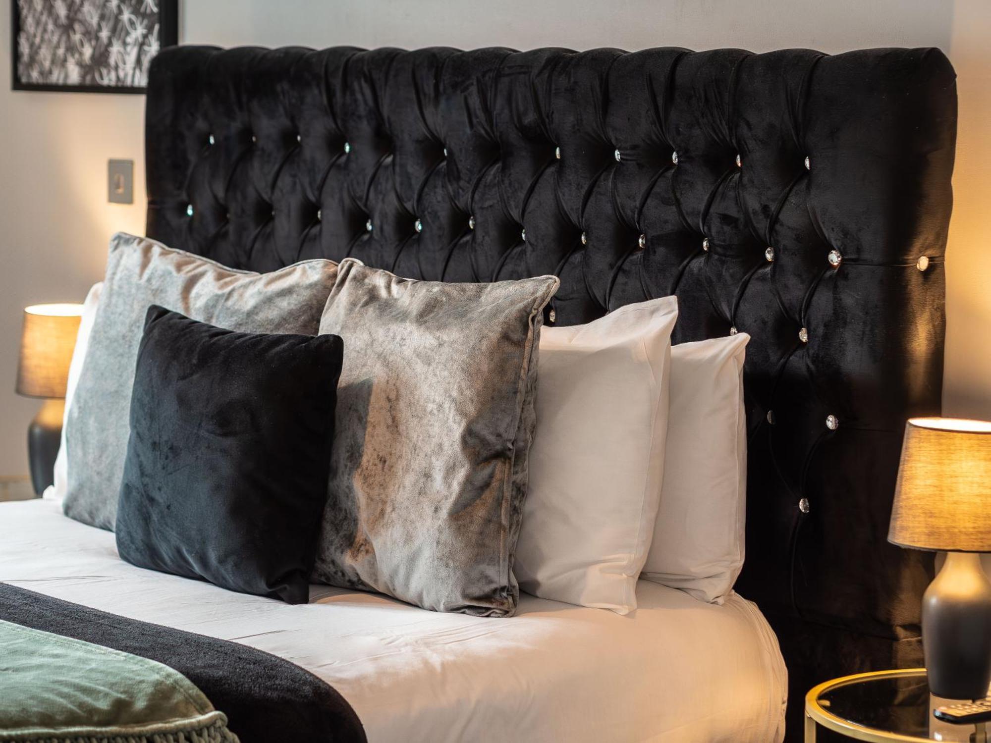Amazing New Arcadian Centre - 1bdr - Balcony & Parking Apartment
