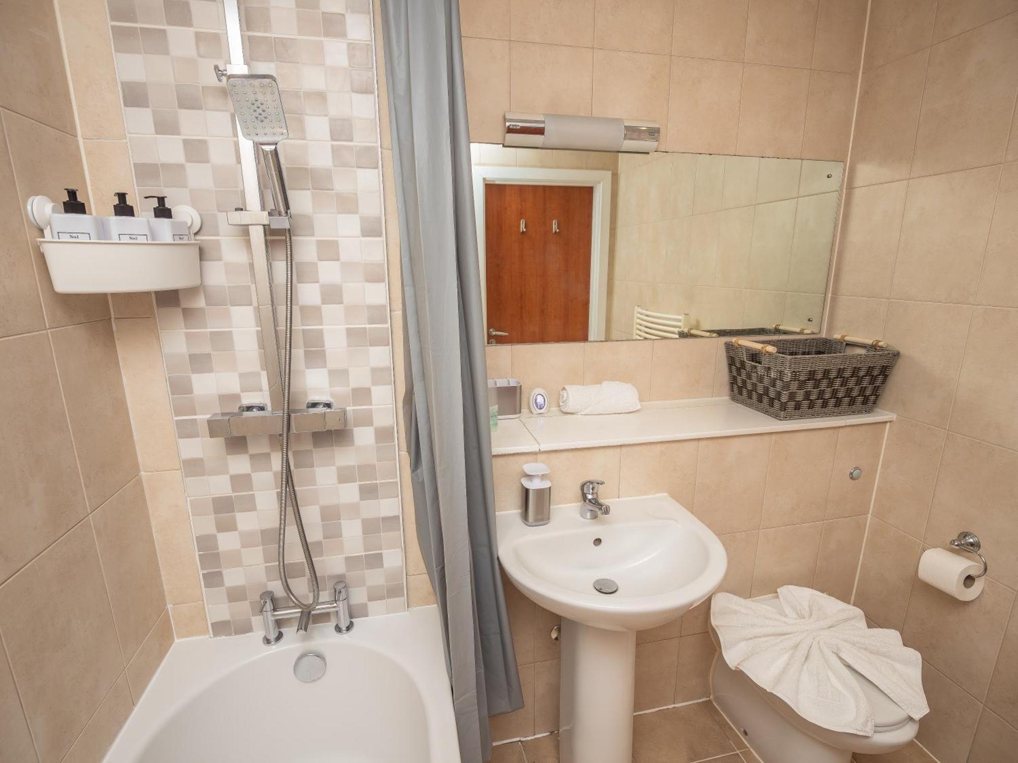 Amazing New Arcadian Centre - 1bdr - Balcony & Parking *