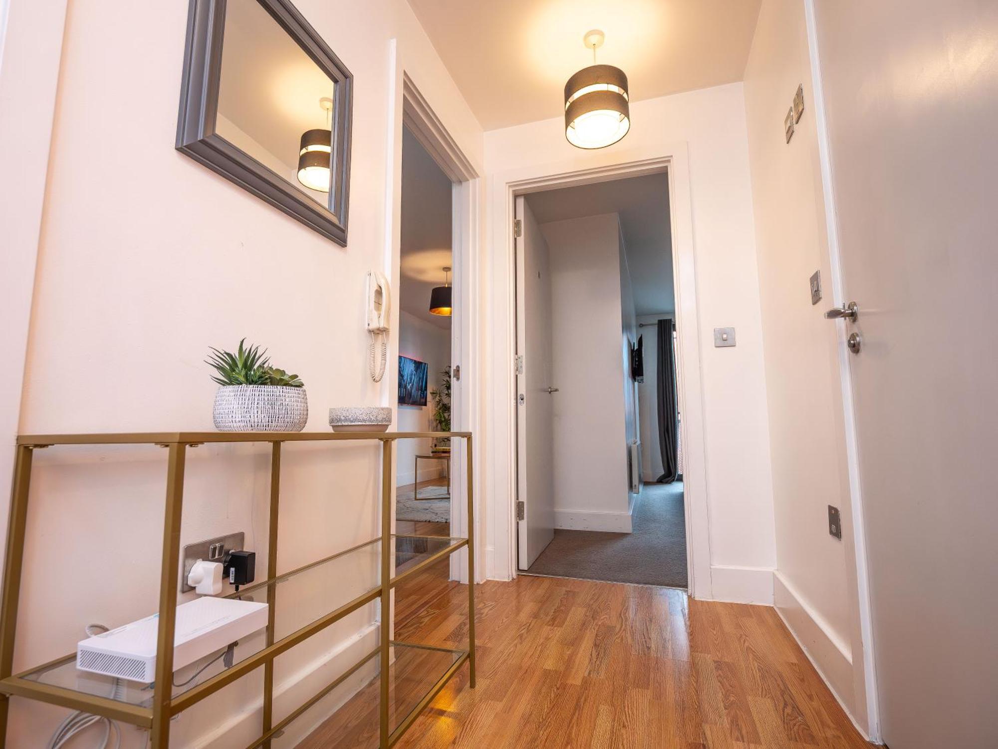 Amazing New Arcadian Centre - 1bdr - Balcony & Parking